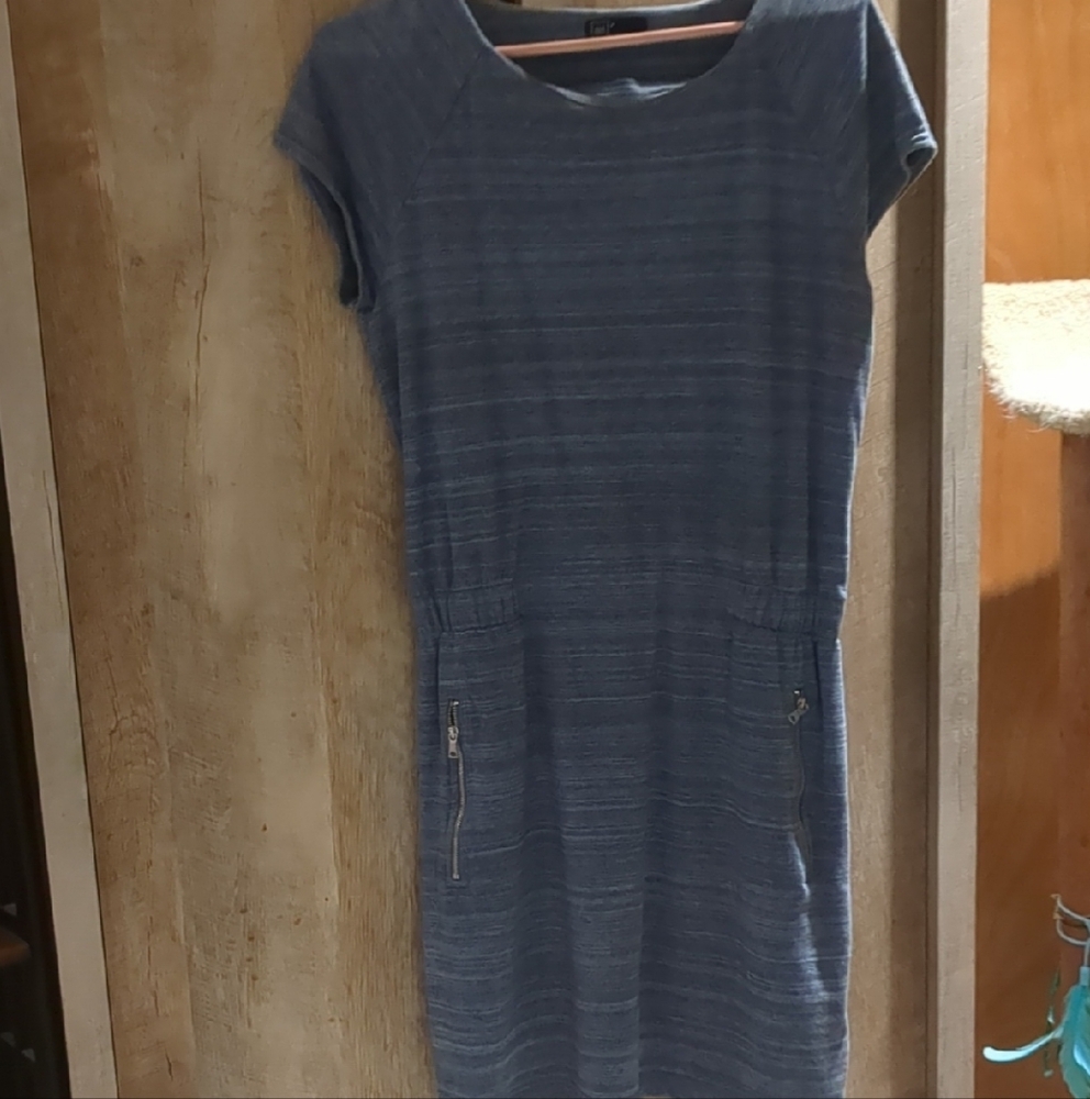 GAP Gray Sheath Dress Crew Neck Short Sleeve Mini